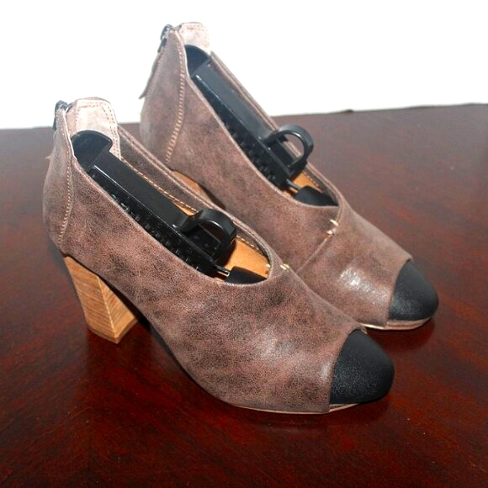 Very G Brown Toe Open Toe Block Heel Shoes 7.5